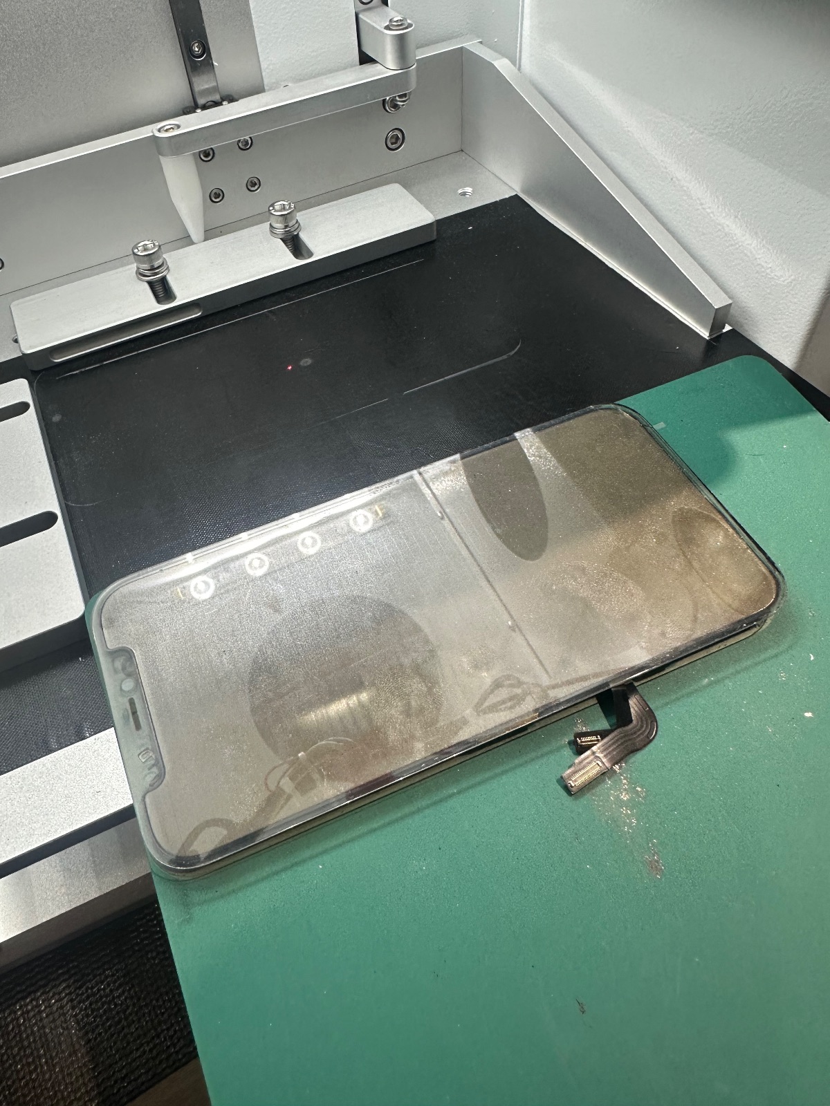 放在設備工作台的獨立面板