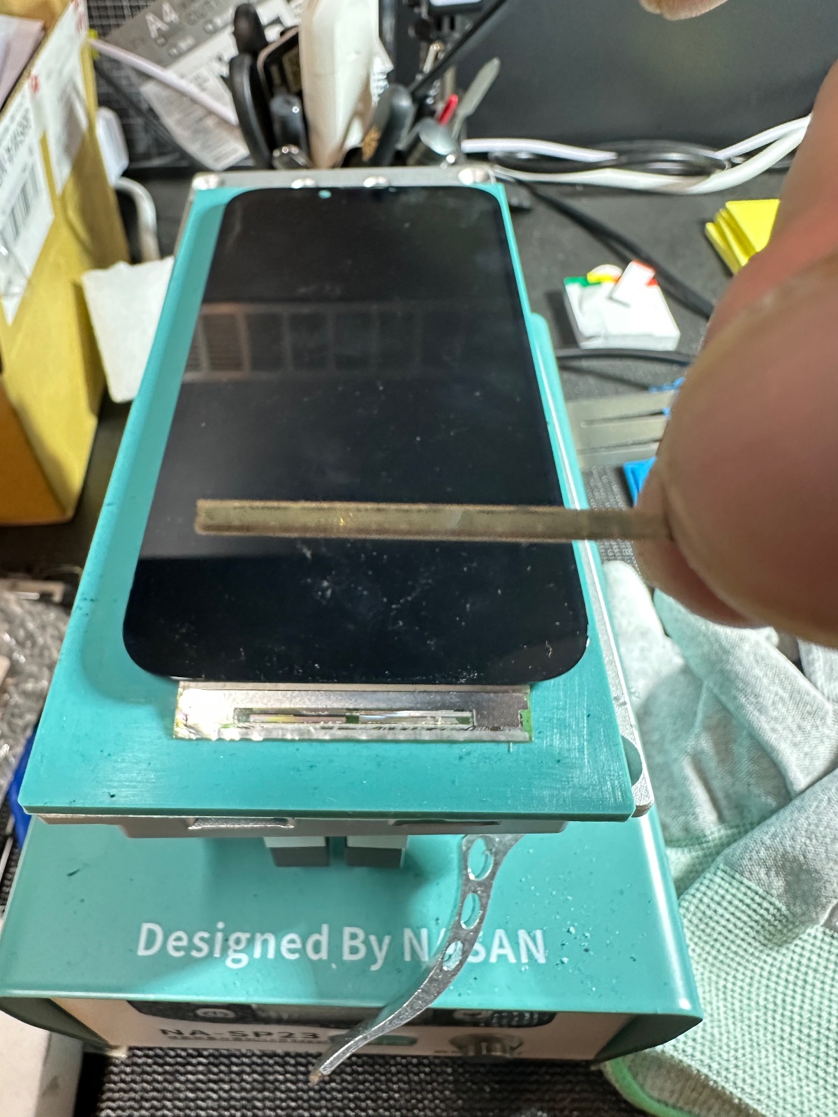 工作台上的面板與細部零件